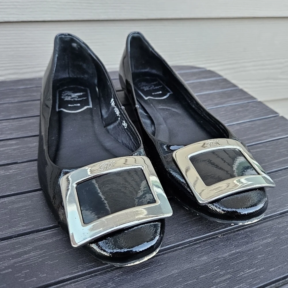 ROGER VIVIER Paris Black Belle Patent Leather Buckle Pump Kitten Heels Size 38